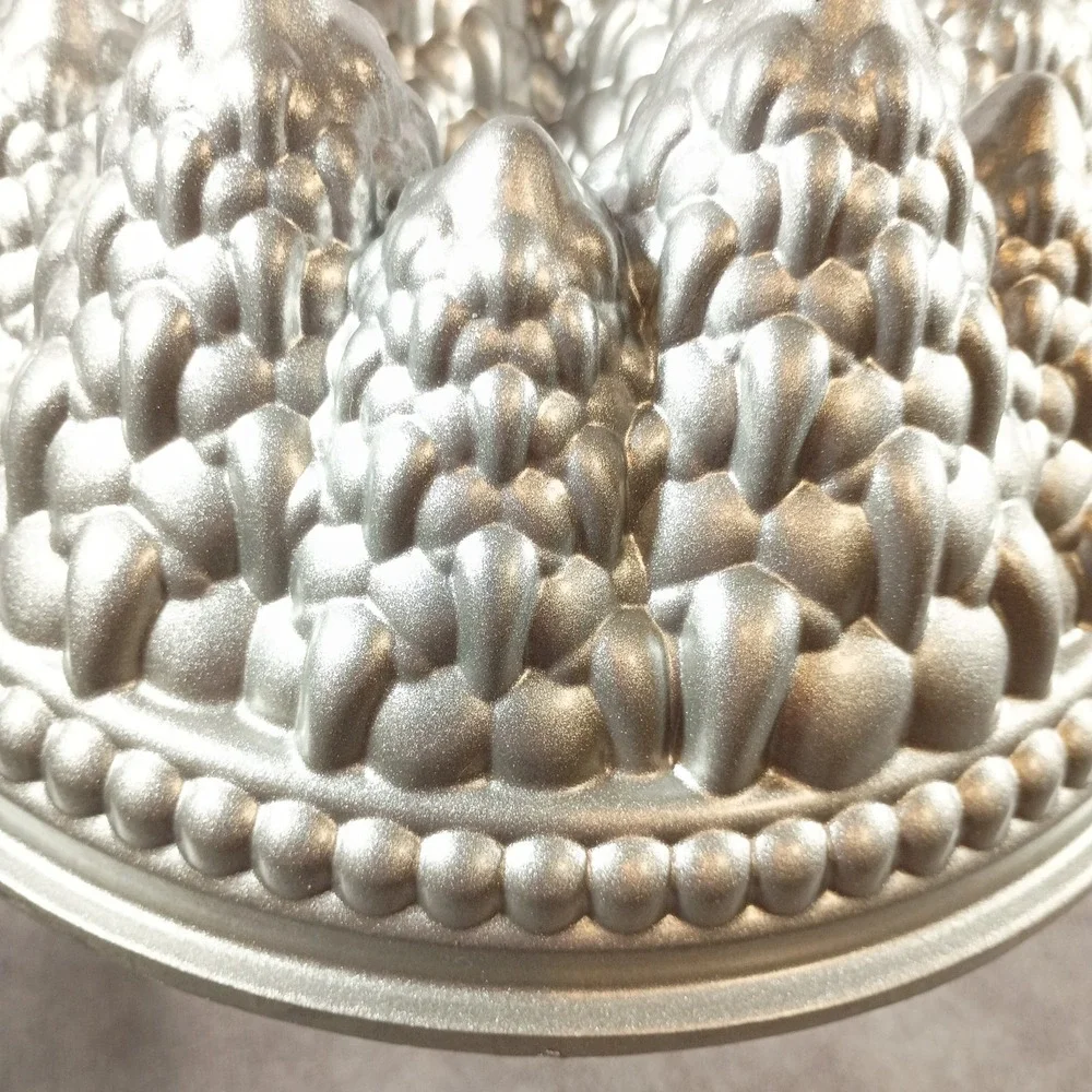Nordic Ware‎ Cast Aluminum Pine Forest Holiday Tree Bundt Cake Pan 9 Cups